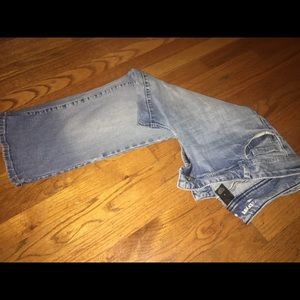 Light denim capri
